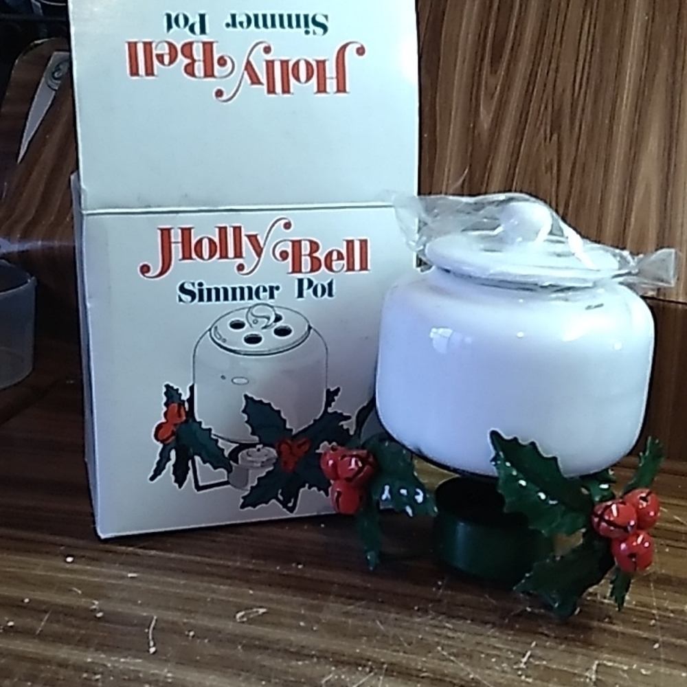 Vintage Dept.56 Holly Bell ceramic simmer pot with real Jingle bells